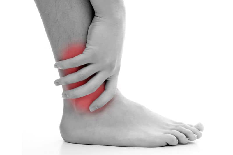 Bệnh đau khớp chân gây ra những cơn đau nhức khó chịu